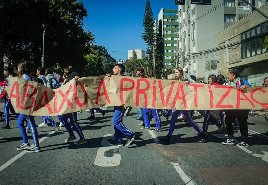 Justiça dá 5 dias para Prefeitura explicar privatização de escolas